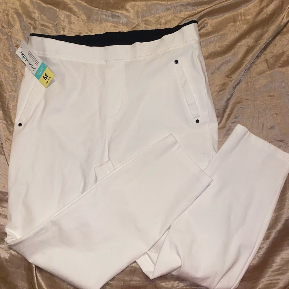 NWT June & Daisy women’s white Capri pants size medium elastic waist and stretch